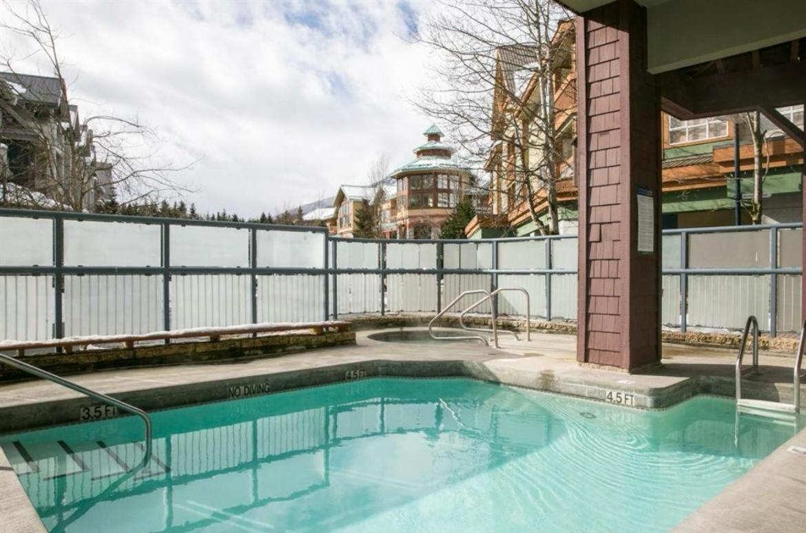 Tyndalstone Lodge 3 Bedroom In The Heart Of Village North Whistler Exterior photo